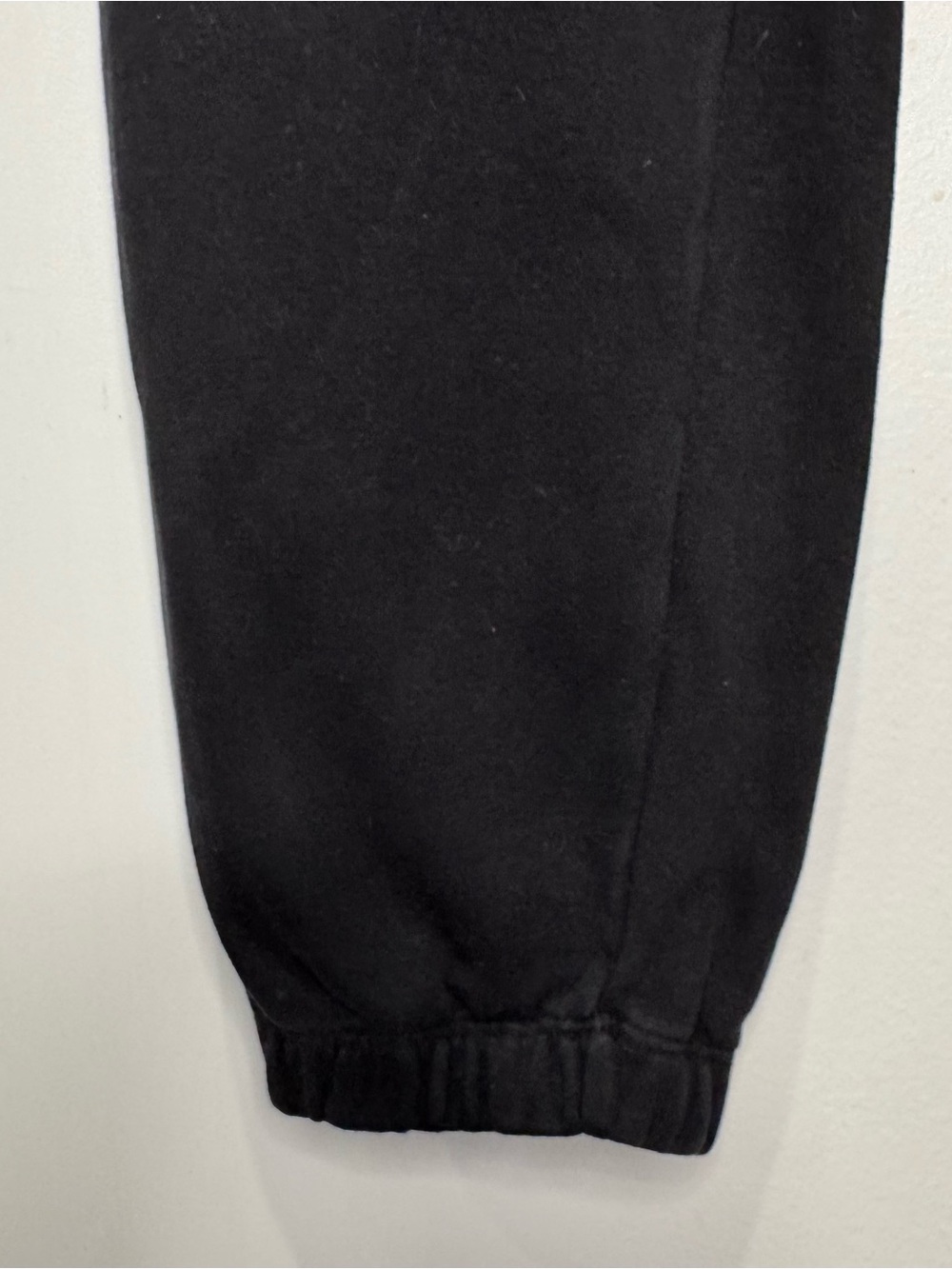 VUORI Women’s Black Sweatpant Joggers - Picture 11 of 16